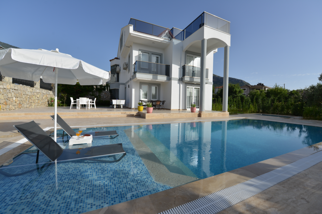 ÖLÜDENİZdE SATILIK ÖZEL HAVUZLU VE JAKUZİLİ LÜKS VİLLA!