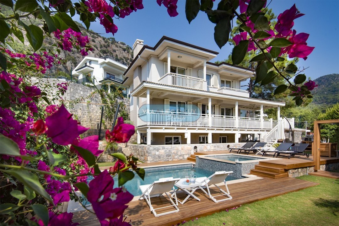 GÖCEKtE MÜSTAKİL HAVUZLU ULTRA LÜKS VİLLA!!!