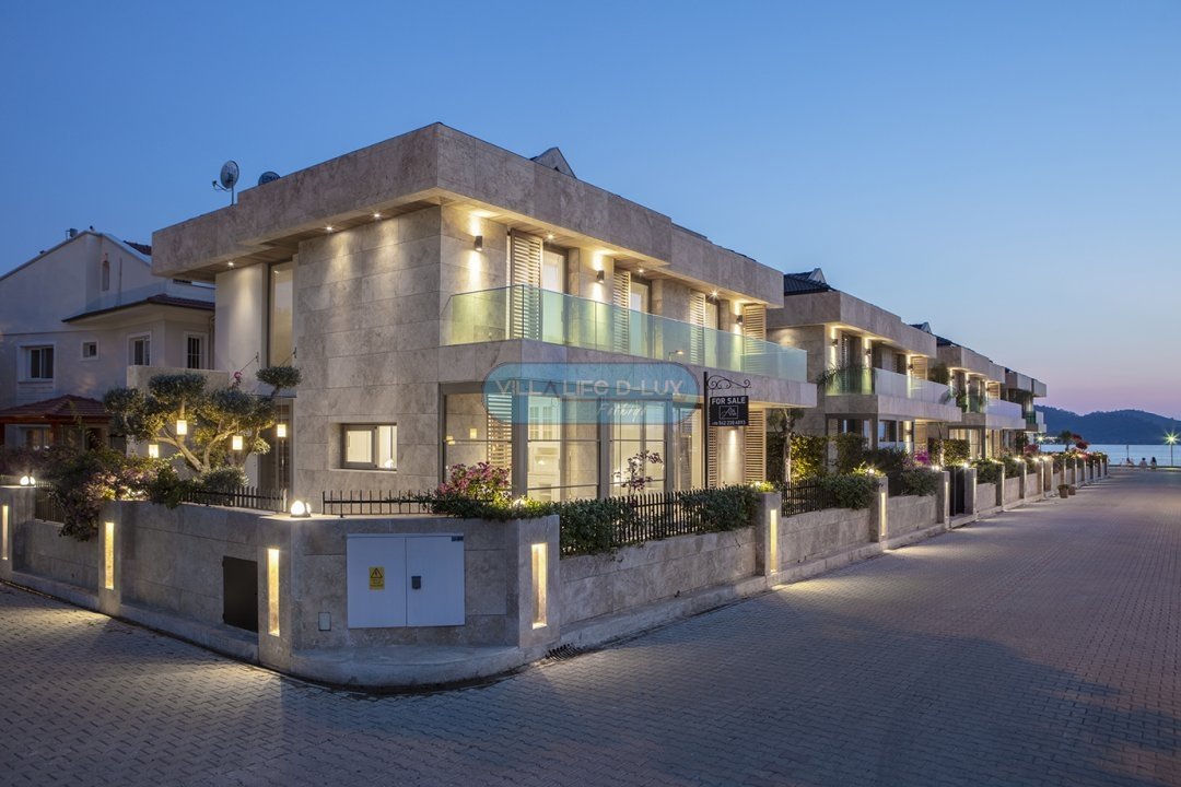 FETHİYE SAHİL BANDINDA ULTRA LÜKS VİLLA!